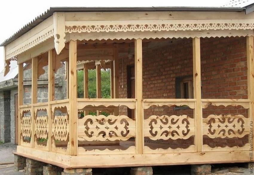 Резное крыльцо из дерева
