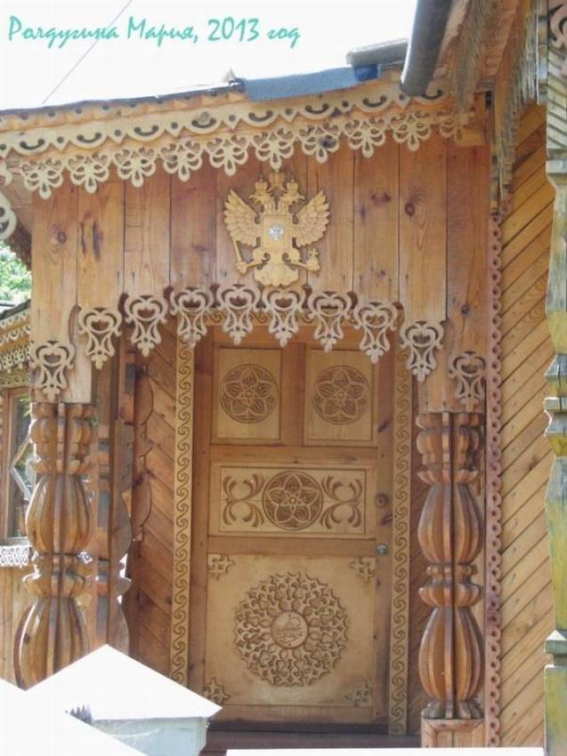 Резное крыльцо из дерева
