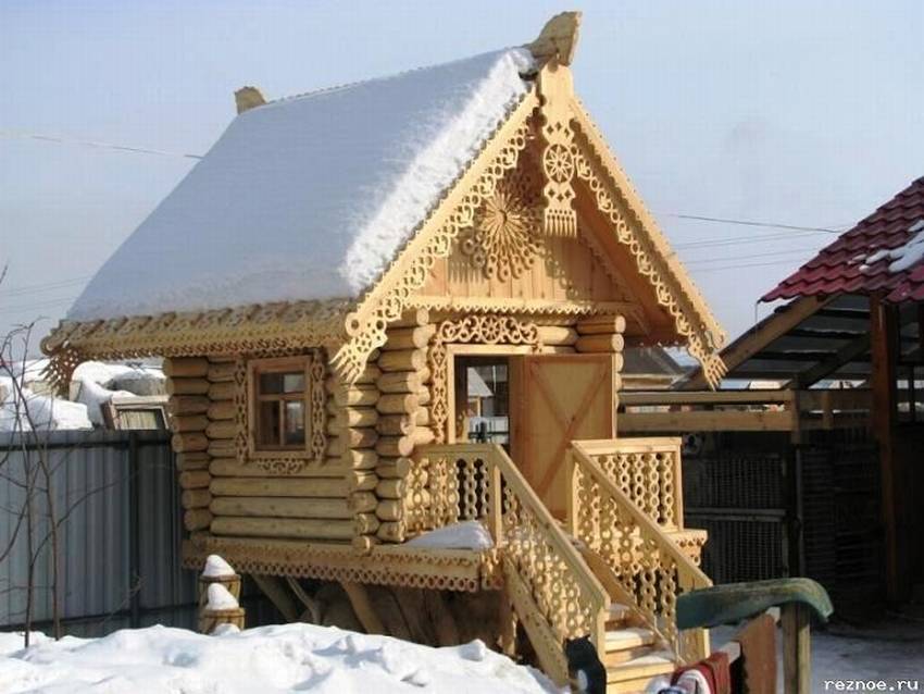 Резное крыльцо из дерева
