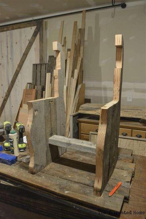 Простая скамейка из дубовых досок