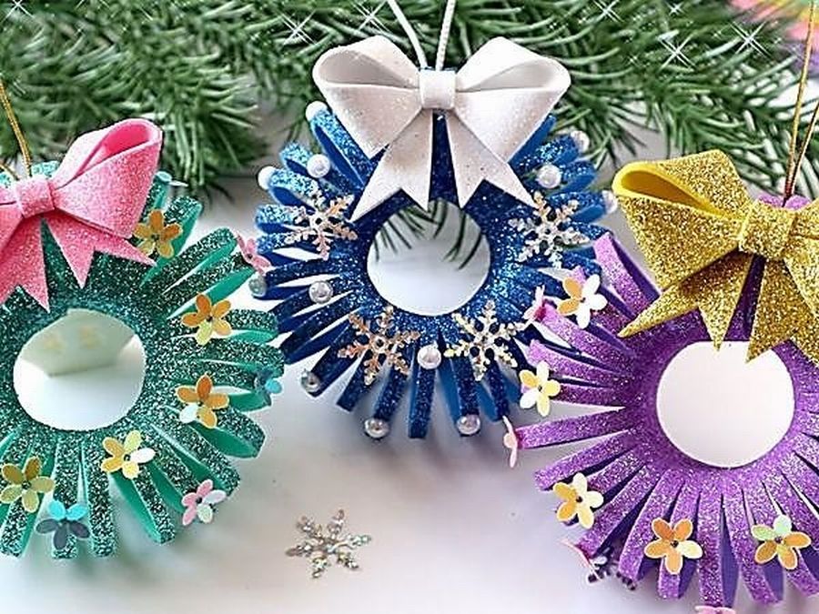 Новогодние елочные игрушки из фоамирана