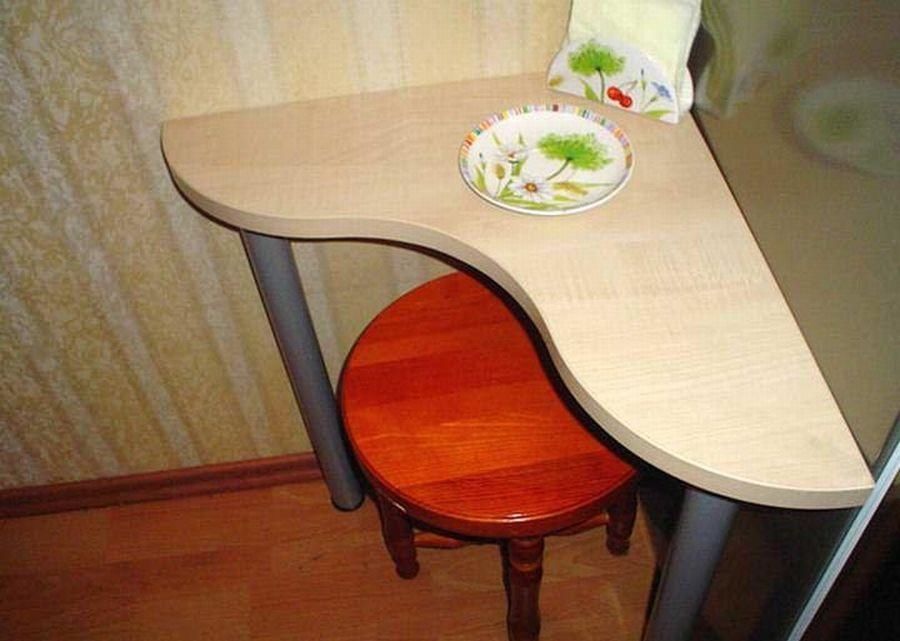 Деревянный угловой стол для кухни