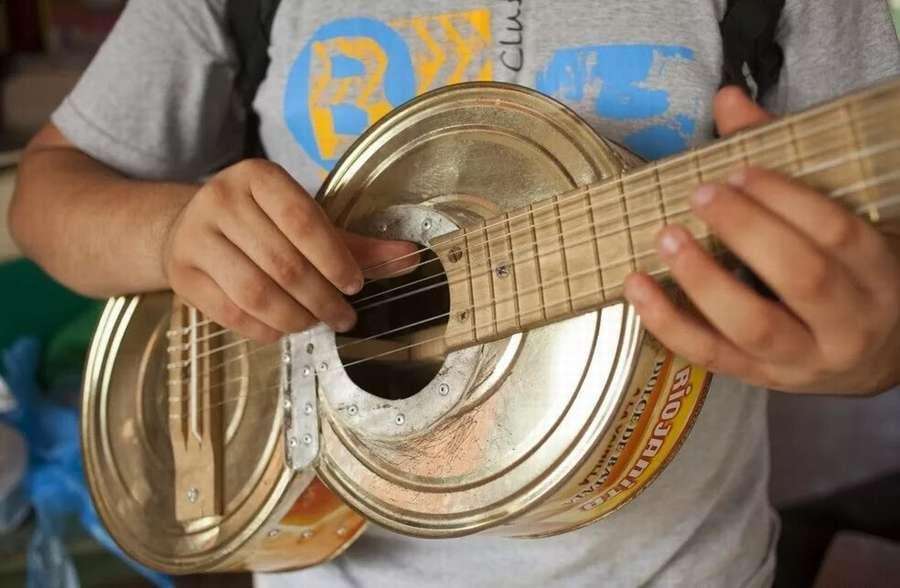 Музыкальные инструменты из мусора: 8