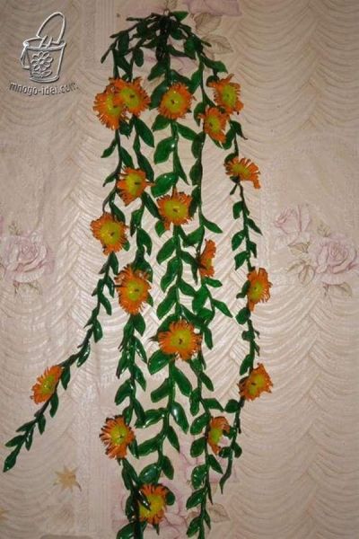 Вьющиеся цветы из пластиковых бутылок - пошагово + фото